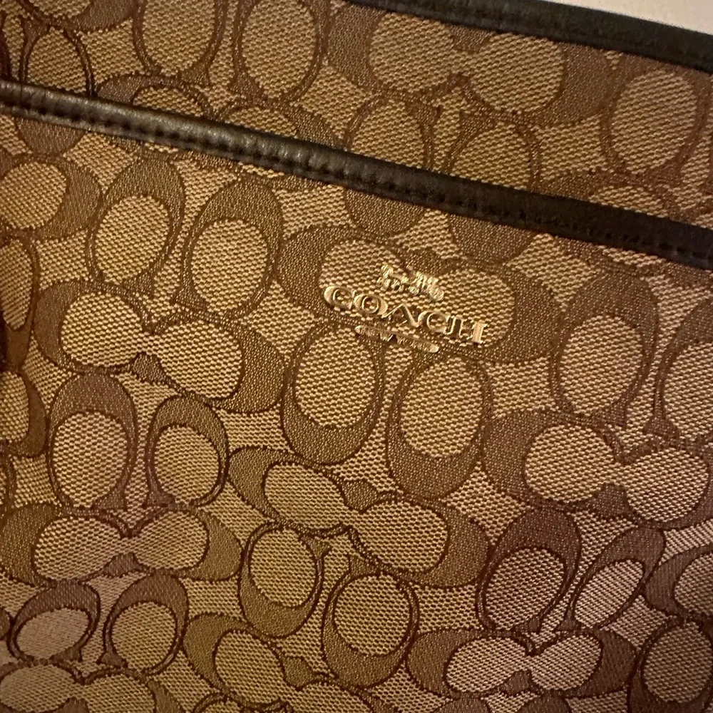 Coach - Picture 4 of 8